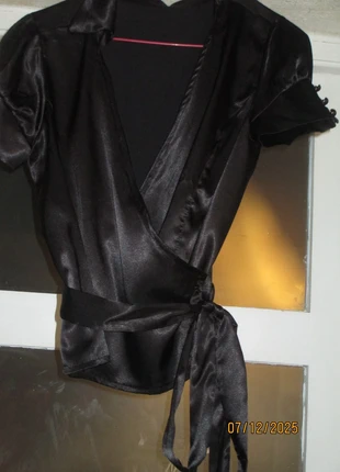 Italian, black satin blouse 50% cotton., marque: Made In Italy, état: Bon état, taille: S / 36 / 8, 15,00 €, 16,45 € Protection acheteurs incluse