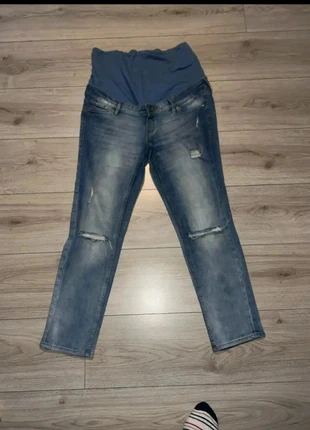 Jeans troués grossesse H&M, marque: H&M, état: Très bon état, taille: L / 40 / 12, 8,00 €, 9,10 € Protection acheteurs incluse