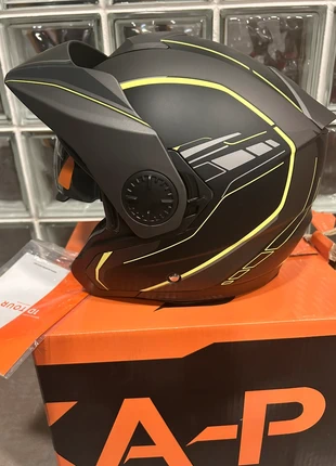 Casco SKA-P, brand: Ska-p, condizioni: Nuovo con cartellino, €70.00, €74.20 include la Protezione acquisti