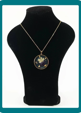 Collier rond doré pendentif fleur séchée et paillettes style bohème et romantique, marque: MelyBelle, état: Neuf sans étiquette, 12,00 €, 13,30 € Protection acheteurs incluse