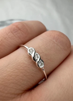 Bague argent 925 taille 54, trois anneaux entrelacés, cristaux brillants, état: Neuf sans étiquette, taille: 17,3 mm, 19,00 €, 20,65 € Protection acheteurs incluse