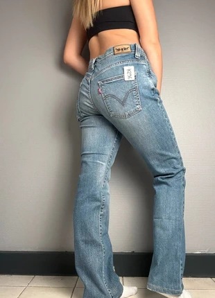 K296 Jean Levi’s Femme Mid Rise Flare, brand: Levi's, condizioni: Ottime, taglia: M / IT 42 / EU 38, €29.99, €32.19 include la Protezione acquisti Pro