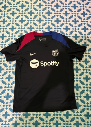 Maillot de foot FC Barcelone, marque: Nike, état: Très bon état, taille: M, 20,00 €, 21,70 € Protection acheteurs incluse