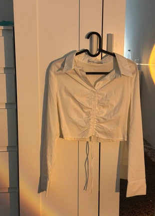 Camicia crop bianca, brand: Bershka, condizioni: Ottime, taglia: S / IT 40 / EU 36, €7.60, €8.68 include la Protezione acquisti