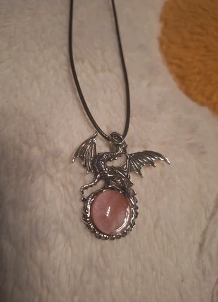 Pendentif dragon avec pierre rose – Cordon noir, brand: Noir, condition: New without tags, €3.10, €3.96 includes Buyer Protection