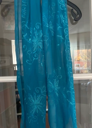 Feestelijke sjaal, staat: Heel goed, € 5,00, € 5,95 inclusief Kopersbescherming