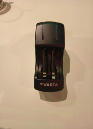 Chargeur pour piles, brand: VARTA, condizioni: Buone, €2.50, €3.33 include la Protezione acquisti