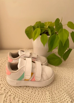 Basket Adidas Fille, marca: adidas, estado: Bom, tamanho: 24, €7.00, €8.05 inclui Proteção do Comprador