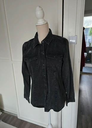 Czarna jeansowa koszula klasyczna, brand: ONLY, condizioni: Nuovo con cartellino, taglia: L / IT 44 / EU 40, €8.00, €9.10 include la Protezione acquisti