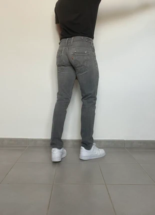 Jean Levi’s 511 homme vintage W30 L30 coupe slim couleur gris 99% coton (J300), marque: Levi's, état: Bon état, taille: W30 | FR 40, 14,99 €, 16,44 € Protection acheteurs (Pro) incluse