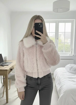 Veste courte en fausse fourrure rose poudré avec col blanc – style Y2K & girly, marque: Fashion, état: Très bon état, taille: S / 36 / 8, 38,00 €, 40,60 € Protection acheteurs incluse