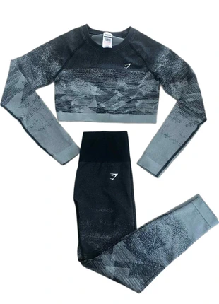 Ensemble Gymshark Seamless noir/gris – Haut M + Legging S – Excellent état, marque: Gymshark, état: Neuf sans étiquette, taille: S / 36 / 8, 34,90 €, 37,35 € Protection acheteurs incluse