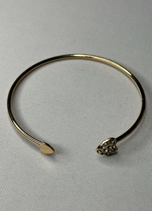 Bracelet jonc doré avec cœur plein et cœur zircon (BR015), marque: Articles, état: Neuf sans étiquette, 6,00 €, 7,00 € Protection acheteurs (Pro) incluse