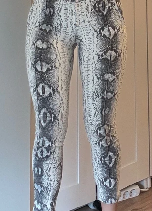 Sanke-Jeans, merk: Zara, staat: Heel goed, maat: XS / 34 / 6, € 5,00, € 5,95 inclusief Kopersbescherming