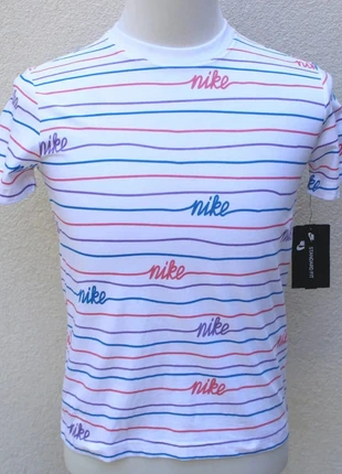 T shirt / Tee / Nike Taille S, marque: Nike, état: Neuf avec étiquette, taille: S / 36 / 8, 14,00 €, 15,40 € Protection acheteurs (Pro) incluse