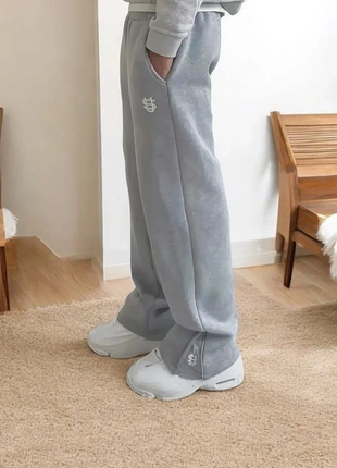 Jogging Y2K gris Oversize Taille M ou L, Neuf Logo brodé, marque: y2k, état: Neuf sans étiquette, taille: L, 38,00 €, 40,60 € Protection acheteurs incluse