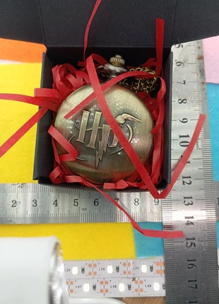 Montre à gousset avec la boîte Harry Potter, marca: Broche.fr, estado: Muito bom, tamanho: 47 mm ou mais, €5.00, €5.95 inclui Proteção do Comprador Pro