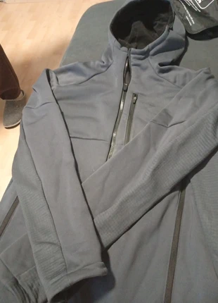 Jacke Decathlon, brand: Decathlon, condizioni: Nuovo senza cartellino, taglia: L, €20.00, €21.70 include la Protezione acquisti