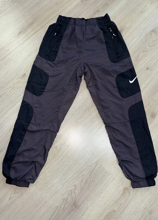 Pantaloni Nike tuta neri, brand: Nike, condizioni: Nuovo con cartellino, taglia: M, €30.00, €32.20 include la Protezione acquisti