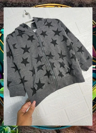 Casual sudadera con estrellas talla 24/36 meses 🎈, merk: Primark, staat: Heel goed, maat: 24-36 maanden / 92 cm, € 2,00, € 2,80 inclusief Kopersbescherming