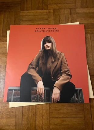 Vinyle - Clara Luciani - Sainte Victoire, staat: Heel goed, € 20,00, € 21,70 inclusief Kopersbescherming