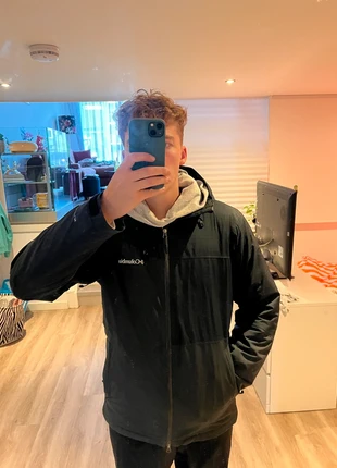 Columbia Iceberg Point Jacket M Black | Waterproof & Warm | Great Condition, merk: Columbia, staat: Heel goed, maat: M, € 60,00, € 63,70 inclusief Kopersbescherming
