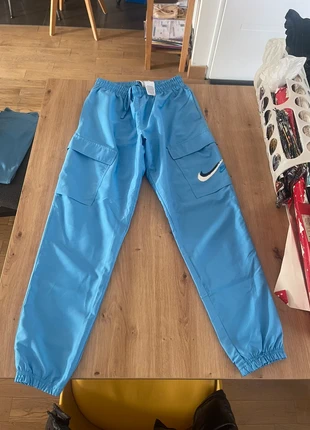 Bas de jogging Nike swoosh turquoise taille s neuf, marque: Nike, état: Neuf sans étiquette, taille: S, 30,00 €, 32,20 € Protection acheteurs incluse