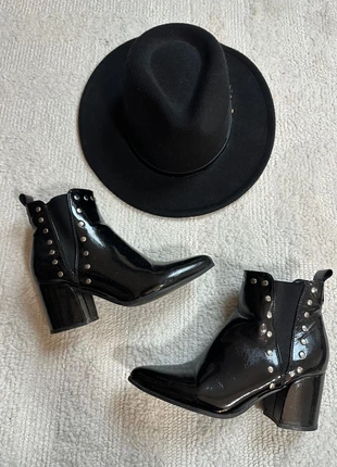 Boots vernis cloutées noires My Bottega – Pointure 36, marca: My Botega, estado: Muy bueno, tamaño: 36, 10,00 €, 11,20 € Protección al comprador Pro incluida