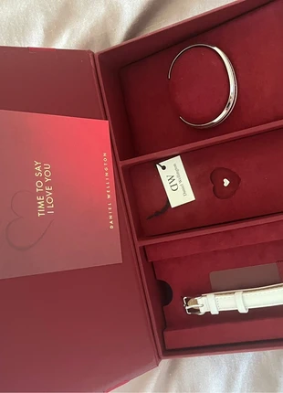 Coffret montre + bracelet Daniel Wellington, marque: Daniel Wellington, état: Neuf sans étiquette, 90,00 €, 95,20 € Protection acheteurs incluse