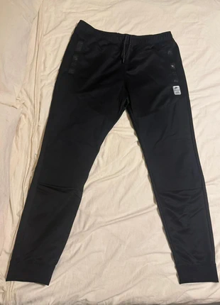 Pantalon Nike Air Max quasi neuf, marque: Nike, état: Très bon état, taille: XL, 55,00 €, 58,45 € Protection acheteurs incluse
