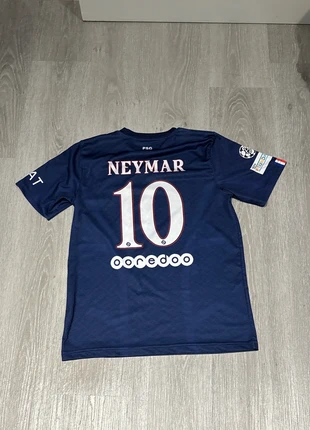 Voetbalshirt Neymar, merk: Nike, staat: Heel goed, maat: S, € 12,00, € 13,30 inclusief Kopersbescherming