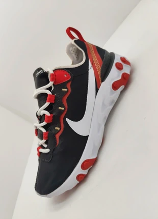 Sneakers Nike react Element 55 noir gym rouge taille 36,5 neuves, marke: Nike, zustand: Neu, größe: 36.5, 55,00 €, 58,45 € beinhaltet Vinted-Käuferschutz Pro