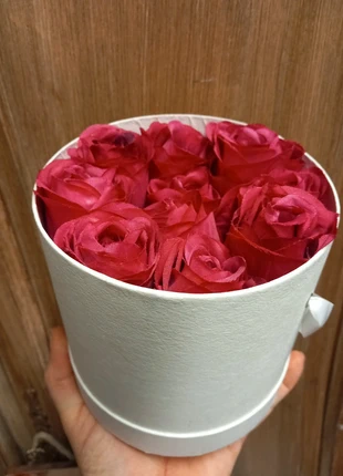 Boîte de roses artificielles cadeau, brand: Flower, condition: Like new, €6.00, €7.00 includes Buyer Protection