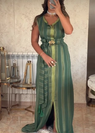 Robe brodée takchita karakou caftan algérien marocain khotba traditionnel mariage hlel henna, marque: CHIC, état: Neuf avec étiquette, taille: Taille unique, 55,00 €, 58,45 € Protection acheteurs incluse