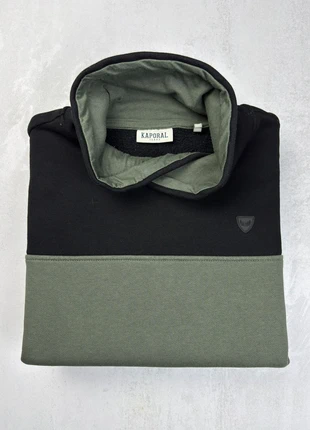 Pull Kaporal col montant kaki noir et blanc taille M homme style street casual chic, marque: Kaporal, état: Très bon état, taille: M, 26,00 €, 28,00 € Protection acheteurs incluse