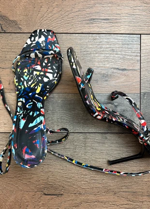 Sandales à talon Bershka, marque: Bershka, état: Satisfaisant, taille: 40, 2,00 €, 2,80 € Protection acheteurs incluse