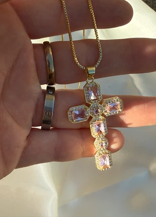 Collier croix rose, marque: Boutique indépendante, état: Très bon état, 14,00 €, 15,40 € Protection acheteurs incluse