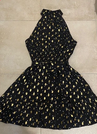 Robe noire à motifs dorés et ceinture, marque: Shein, état: Très bon état, taille: M / 38 / 10, 8,00 €, 9,10 € Protection acheteurs incluse