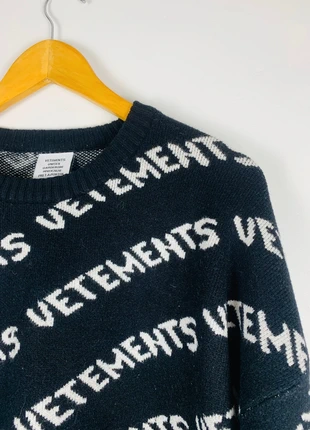 Pull/sweat Vêtement oversize taille M homme/femme noir et blanc col rond, brand: Vetements, condition: Very good, size: M / 38 / 10, €90.00, €95.20 includes Buyer Protection