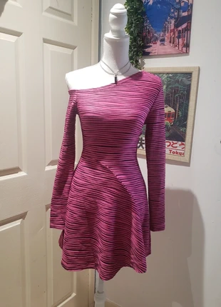 Robe mini vintage y2k année 90,2000 rayé noir/fushia manche longue épaule dénudé, brand: Vintage Dressing, condition: Very good, size: S / 36 / 8, €12.00, €13.30 includes Buyer Protection