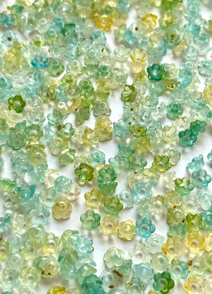 500 petits perles fleurs 4 mm en acrylique, staat: Heel goed, € 1,80, € 2,59 inclusief Kopersbescherming