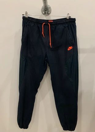 Jogger  Nike L naranja logo, brand: Nike, condizioni: Ottime, taglia: L, €10.00, €11.20 include la Protezione acquisti