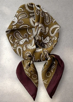 Foulard carré tendance vintage marron chocolat et vert kaki motif oriental blanc, brand: Tendance, condizioni: Nuovo senza cartellino, €8.00, €9.10 include la Protezione acquisti