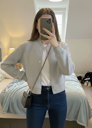 🩶 Veste teddy grise – basique chic, marque: Atelier Eliora, état: Très bon état, taille: S / 36 / 8, 52,90 €, 56,25 € Protection acheteurs (Pro) incluse