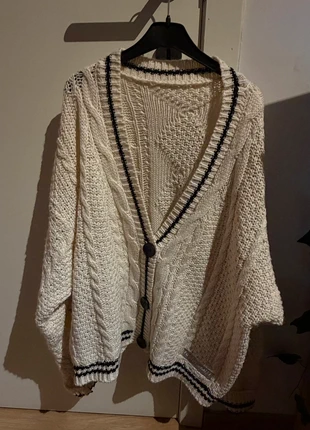 Taylor swift cardigan, marque: Taylor Swift, état: Très bon état, taille: Taille unique, 15,00 €, 16,45 € Protection acheteurs incluse