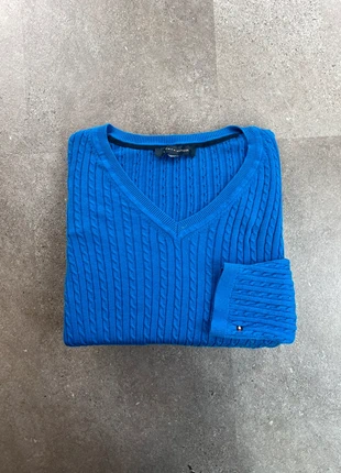 Sweat | pull col V torsadé/tressé tommy Hilfiger bleu taille L logo brodé, merk: Tommy Hilfiger, staat: Heel goed, maat: L, € 25,00, € 26,95 inclusief Kopersbescherming