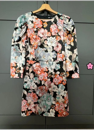 Robe femme Zara taille S en très bon état multicolore, brand: Zara, condizioni: Ottime, taglia: S / IT 40 / EU 36, €9.00, €10.15 include la Protezione acquisti