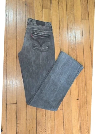 Jean Levi's 572 Bootcut – Femme, Taille 28x34, brand: Levi's, condizioni: Ottime, taglia: M / IT 42 / EU 38, €25.00, €26.95 include la Protezione acquisti