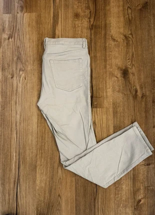 Jean slim beige H&M, merk: H&M, staat: Heel goed, maat: W31 | FR 40, € 5,00, € 5,95 inclusief Kopersbescherming