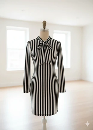 Robe moulante graphique rayé noir et blanc avec noeud lavallière femme taille S 36, marque: Shein, état: Très bon état, taille: S / 36 / 8, 5,90 €, 6,90 € Protection acheteurs incluse